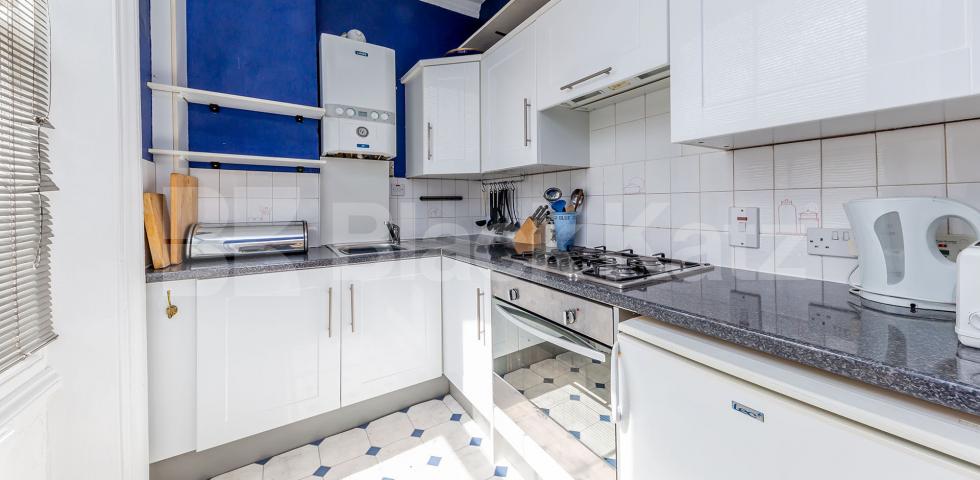 Spacious one bedroom set within a house with period features in Camden Agar Grove, Camden Square